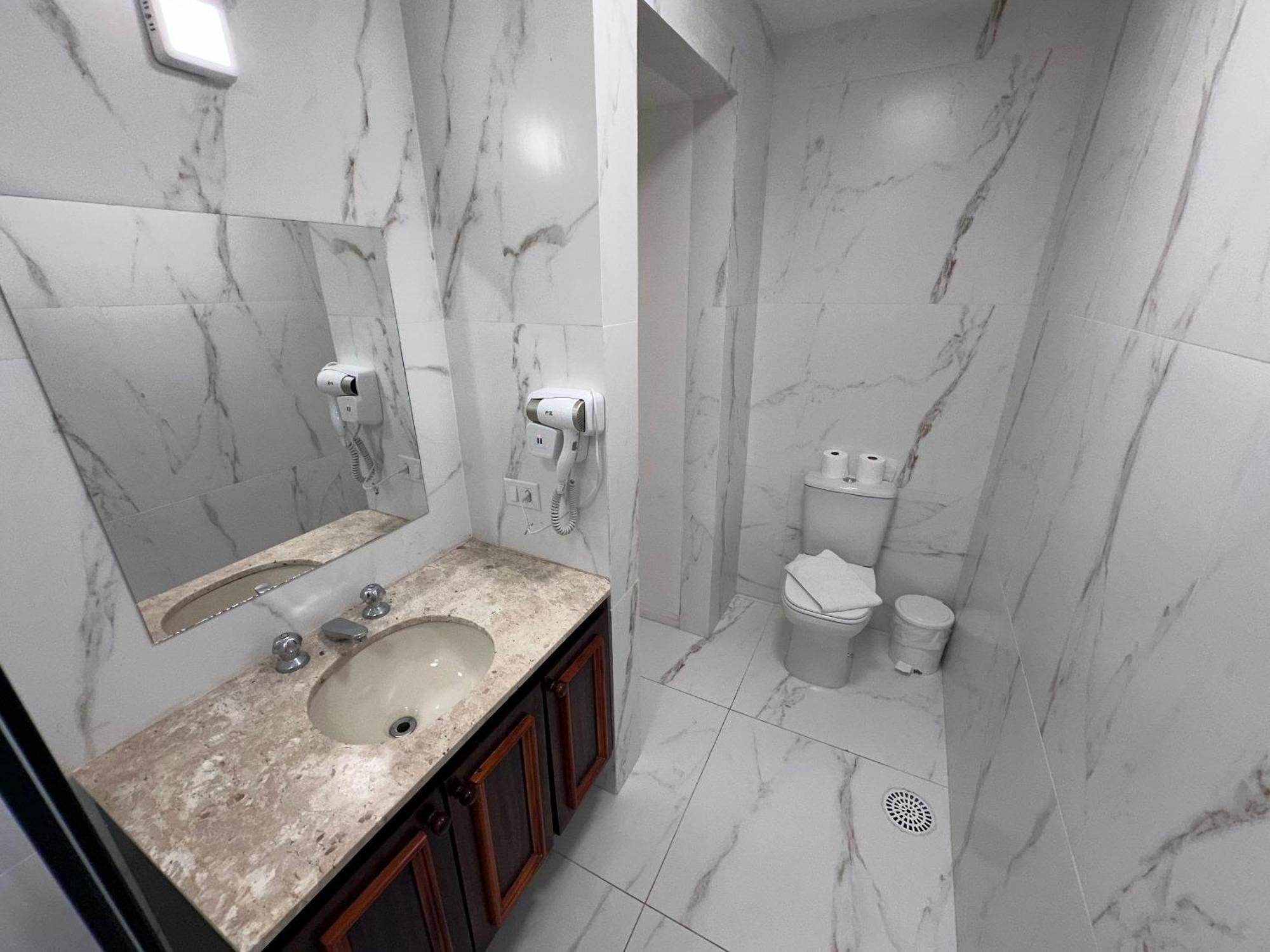 Camas Queen Com Servico De Hotel *