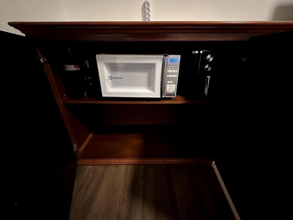 Hotel Camas Queen Com Servico De *